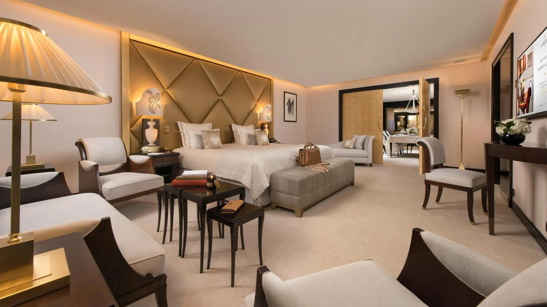 Barriere Fouquet's Hotel